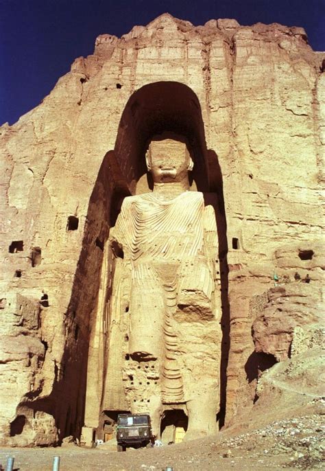 The Buddha of Bamiyan, central Afghanistan. [263 x 382] /u/chaisabz : r/ImagesOfHistory