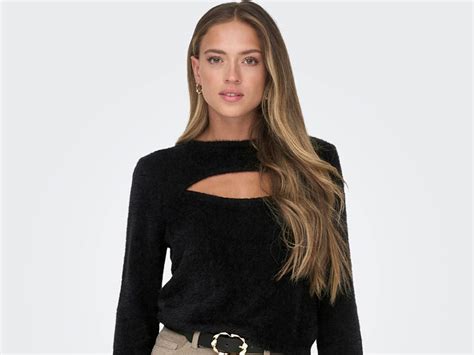 Knitted Cut Out Top - Fashion.ie 2023