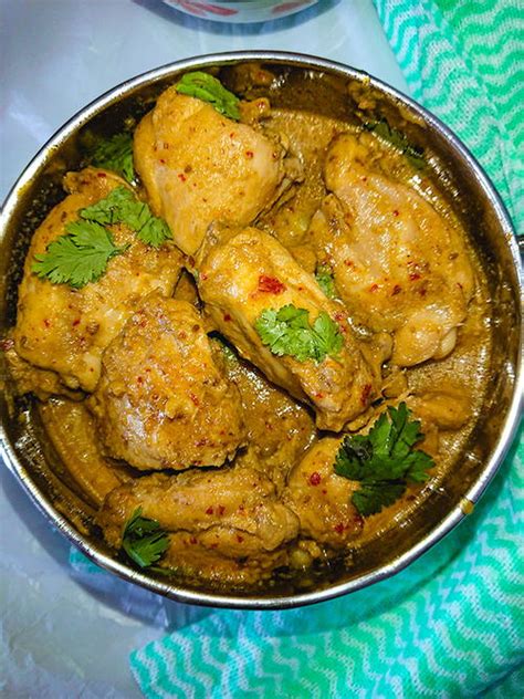 5 Ingredient Easy Chicken Curry | FaveHealthyRecipes.com