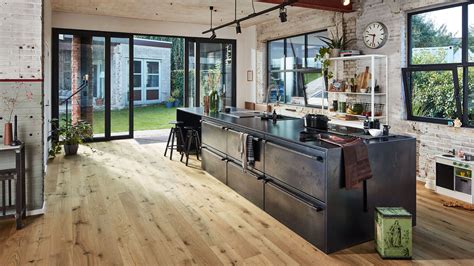 Industrial kitchen - the matching flooring for the big trend