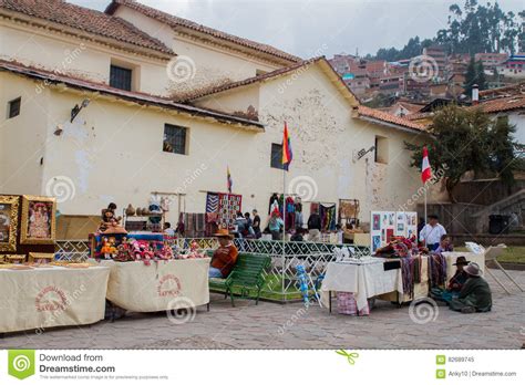 Cusco Souvenirs Market editorial image. Image of local - 82689745