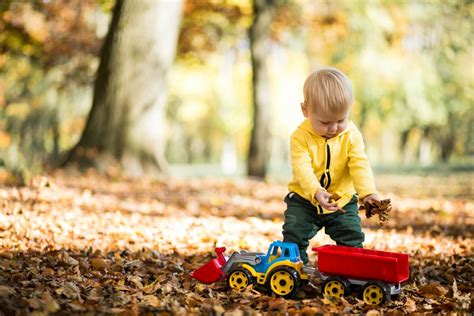 Take it outside- the importance of outdoor play- Kids Connection