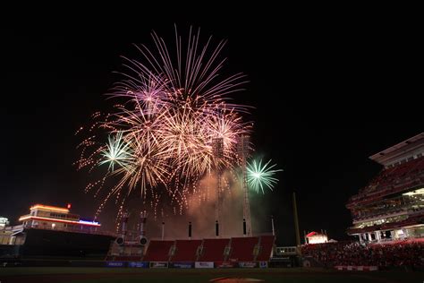 Reds – Fireworks Friday – 3 | Rozzi Fireworks