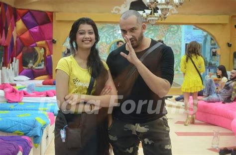 Bigg Boss Nau 9: Day 24 - Ali Quli Mirza is Back; Yuvika Chaudhary Media