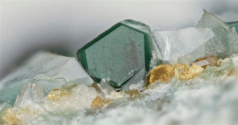 31 Powerful Green Crystals and Stones: Healing Uses & Benefits