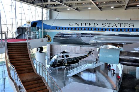 Air Force One Pavilion in Ronald Reagan Library in Simi Valley ...