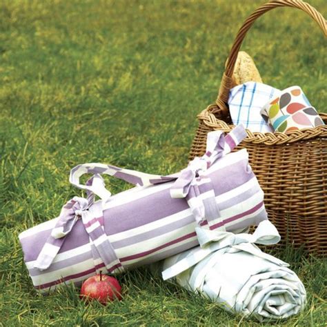 Sew A Summer Picnic Blanket: Free Sewing Patterns