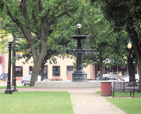 mount pleasant iowa -the fountain.jpg | Uploaded with the Fl… | Flickr