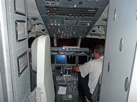 Boeing 717-200 Cockpit | Plane that took us to Florida N935A… | Flickr