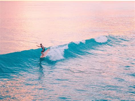 When is Surfing Season in Hawaii? Best Time to Catch the Waves