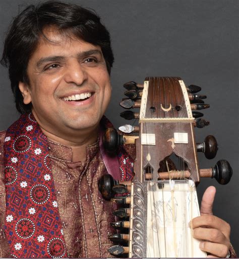 Son of Illustrious Ustad Sabri Khan Offers Enchanting Sarangi Concert ...