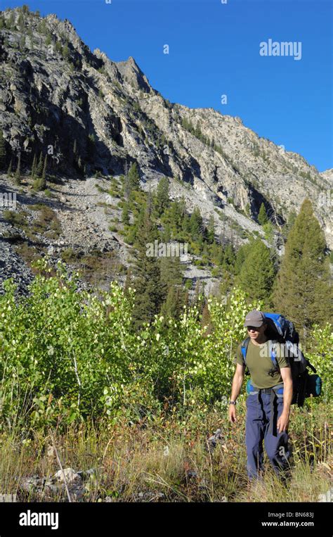 Hiking in the Sawtooth Mountains, Sawtooth Wilderness / Sawtooth ...