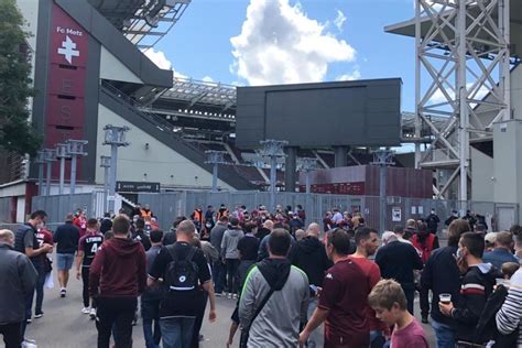 Ligue 1 : le FC Metz relégué en Ligue 2 après sa défaite contre Paris