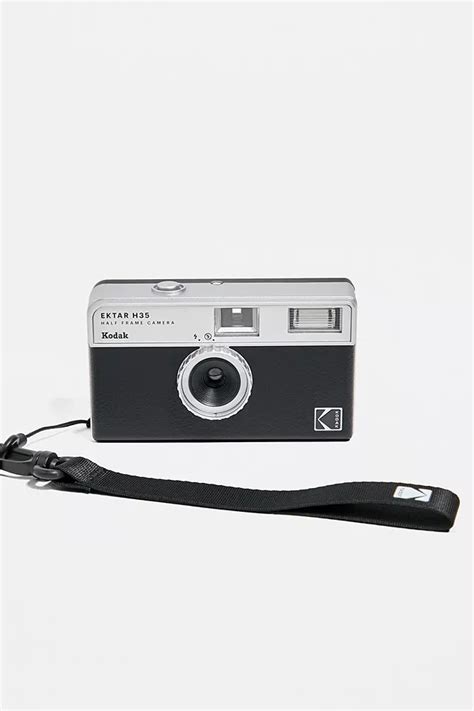 Kodak Ektar H35 Black Half-Frame 35mm Film Camera | Urban Outfitters UK