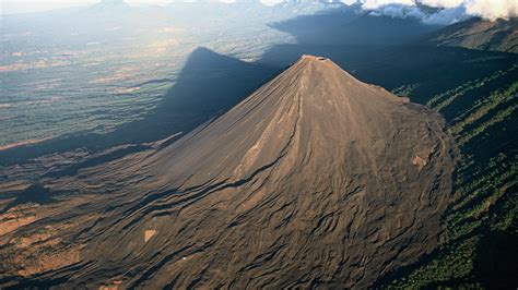 Three amazing volcanoes in El Salvador