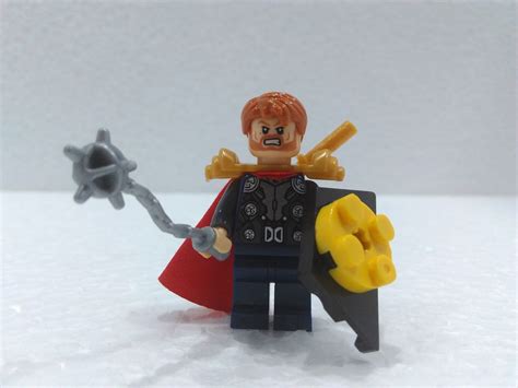 BERTRAND'S ARMORY: Customize Lego Thor: Ragnarok Figures