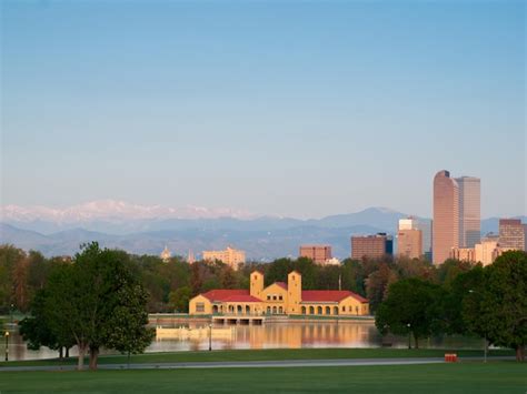 Premium Photo | Denver skyline at sunrise.