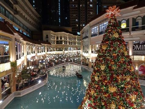 10 Free & Extravagant Manila Christmas Attractions Till January 2020