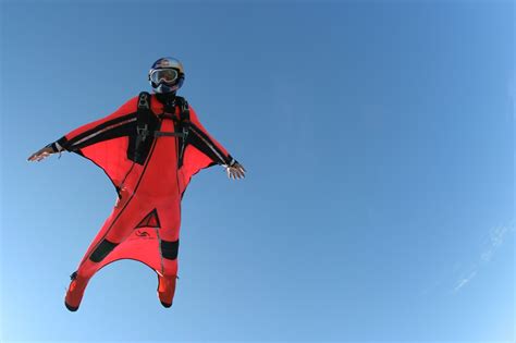 AERODYNE: Wingsuit et soufflerie à fumées