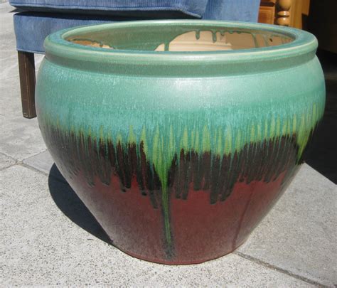 UHURU FURNITURE & COLLECTIBLES: SOLD - Large Ceramic Pot - $35