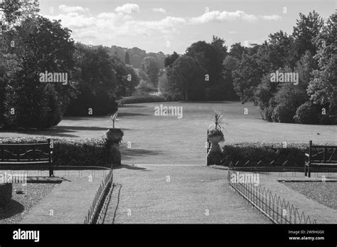 The gardens of Warwick Castle Stock Photo - Alamy