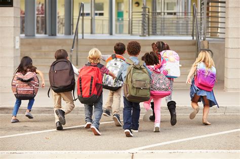 A doctor's advice about kids and heavy backpacks | Seattle's Child