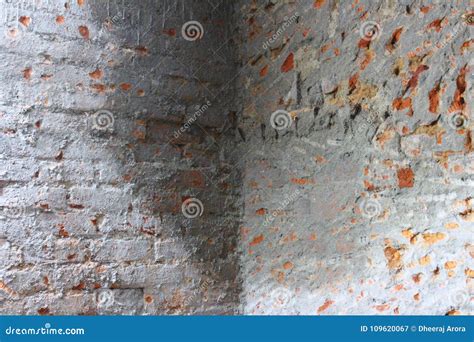 Dampness on walls stock image. Image of walls, dampness - 109620067