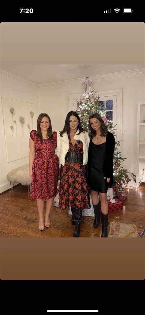 Sara Evans and her daughters : r/ladiesofcountrymusic