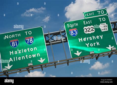 Highway signs hi-res stock photography and images - Alamy