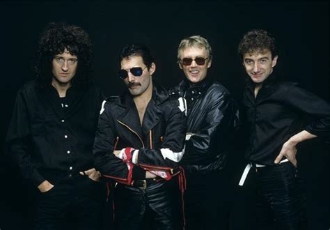 10 Best Queen Songs of All Time - Singersroom.com