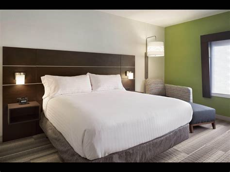 Affordable Hotel in Canton, MS | Holiday Inn Express & Suites Canton