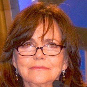 Sally Field - Age, Family, Bio | Famous Birthdays