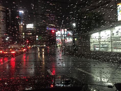 Tokyo at night : raining