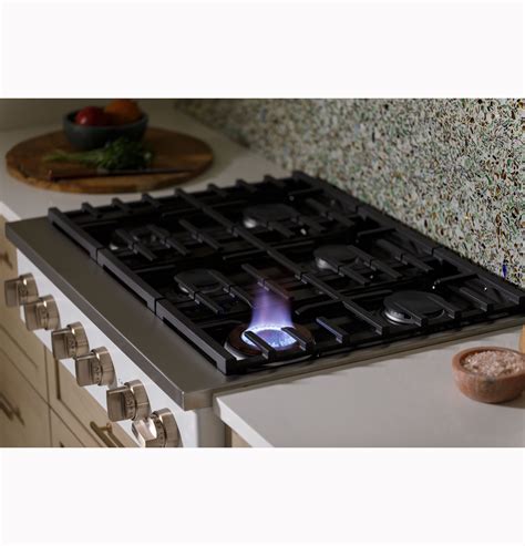 Cafe - CGU366P2TS1 - Café™ 36" Commercial-Style Gas Rangetop with 6 Burners (Natural Gas ...