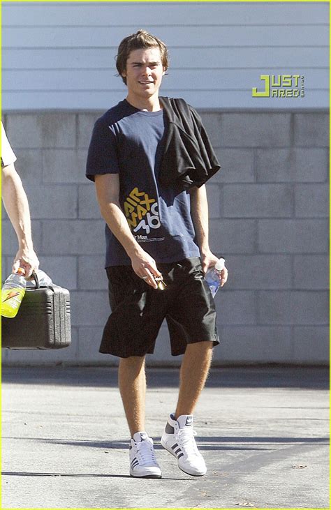 Zac Efron is a Basketball Balla: Photo 727561 | Zac Efron Pictures ...