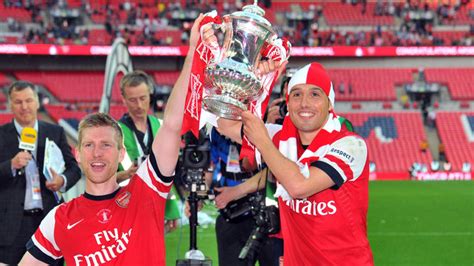 Fa Cup Trophy Lift : Arsenal Lift The Fa Cup Trophy At Wembley Youtube ...