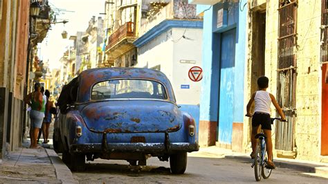 Old car on the street in Havana wallpapers and images - wallpapers, pictures, photos