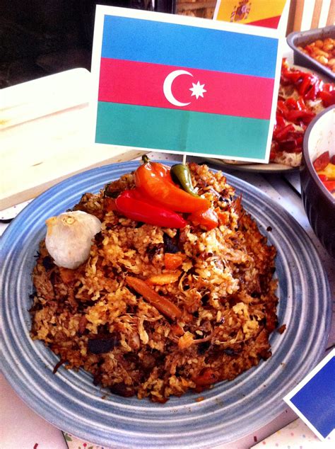 Azerbaijani Chicken Plov>>>DUnno what it is but it look delicious ...