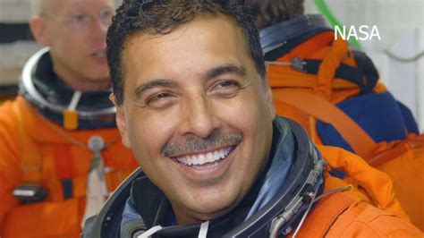 California farmworker turned astronaut, Jose Hernandez, urges kids not ...