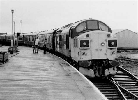 Mallaig Station © Rob Newman cc-by-sa/2.0 :: Geograph Britain and Ireland