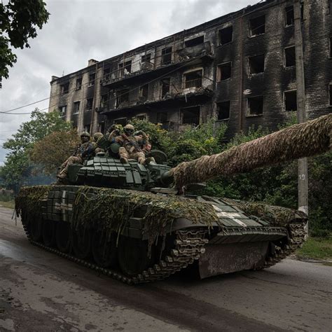 Ukraine Battles Flooding After Russian Strike on Dam - WSJ