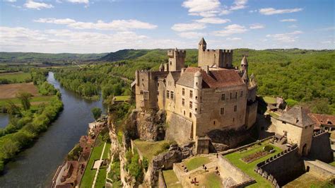 Les 10 plus beaux châteaux en Dordogne : visites, photos et adresses