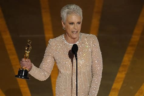 Jamie Lee Curtis wins Oscar for best supporting actress