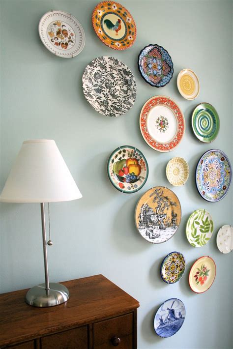 20 Beautiful Wall Decor Ideas Using Decorative Plates