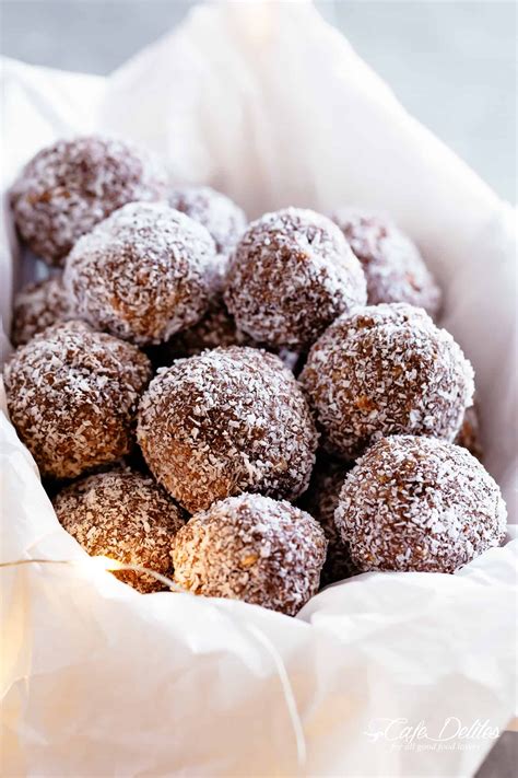 Easy 4-Ingredient Rum Balls for Christmas Treats