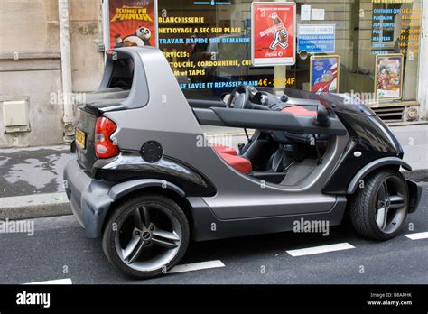 Convertible Smart car in the City of Paris Stock Photo - Alamy