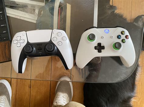 DualSense and Xbox One controller size comparison : r/playstation