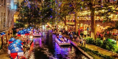 San Antonio River Parade Christmas 2024 - Vida Lavena