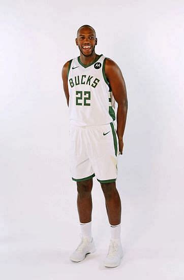 How tall is Khris Middleton?