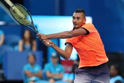 Kyrgios nursing knee injury